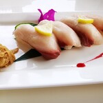 黒酢の郷 桷志田 - 鰤４貫