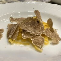 クリマ ディ トスカーナ - タリオリーニ グラナパダーノ イタリア白トリュフ
                    シンプルにバターと白トリュフ
                    佐藤シェフの手打ちパスタはやっぱり素晴らしく美味しいです♪