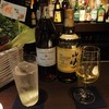 BAR DR - ドリンク写真:すみれのジントニック　山崎の水割り