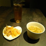 カツダイニング - ランチの前菜2種、スープ、サービスのジャスミンティー