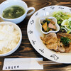 CAFE Hutte - 日替りランチ＝６５０円 税込
                （豚肉の香味ソースかけ)
