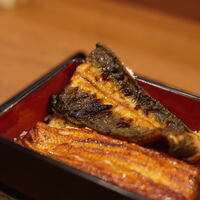 うなぎ処 古賀  - "鰻重竹（うなぢゆうたけ）"、皮（かは）