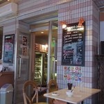 サクラカフェ＆レストラン 池袋 - ビールケースを望む