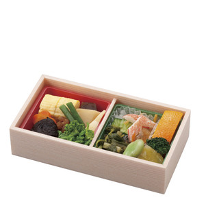 We are now accepting reservations for seasonal Bento (boxed lunch).