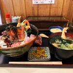 一歩 - とくもり海鮮丼。1900円