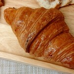 ティエリーマルクス ラ ブーランジェリー - クロワッサンは繊細でサクサク