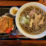 Chotto Tei - 冷たい肉そば770円、ハーフカツ丼460円