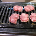 大衆ホルモン 宮下商店 - 焼き台
