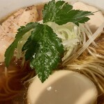 クラム＆ボニート 貝節麺ライク - 濃い目の色合いですが・