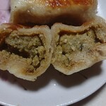 桃苑 - 餃子５個600円　断面