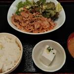 肉系居酒屋 肉十八番屋 - 豚バラの生姜炒め