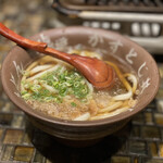 焼肉ホルモン 龍の巣 - 名物かすうどん 650円