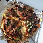 Okonomiyaki Kanagawa - 関西風ミックス（えび、豚、いか）に、もち、チーズをトッピング。