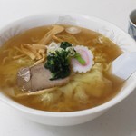 春日食堂 - ワンタンメン（580円）