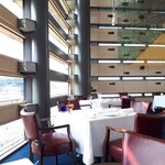 レストラン タテル ヨシノ 銀座 - 開放的です