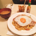 きせん - 料理写真:ドライカレー ベーコンエッグのせ