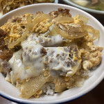 叶や - 2020年9月。かつ丼。お新香と味噌汁付きで800円。