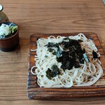 精光庵 - 存外蕎麦のかほりは感じず、白くカタメな食感。辛汁はそこ迄節感なし。