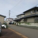 味の店　こだま食堂 - 真ん中がお店です