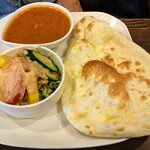 インドダイニング ドルガ - ミニセットはカレーもナンも小さめ