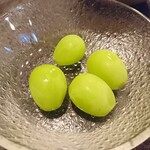 酒房 八重 - シャインマスカット