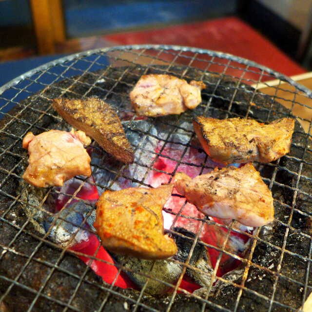 開け放った入口から もうもうと流れ出る煙 一人でも楽しめる七輪ホルモン焼 レバーの甘みが印象的 By よい子 水よし 本店 上熊谷 ホルモン 食べログ 開け放った入口から もうもうと流れ出る煙 一人でも楽しめる七輪ホルモン焼 レバーの甘みが印象的 By よい子 水よし 本店 上熊谷 ホルモン 食べログ