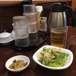 台湾食堂 - 定食のザーサイとサラダ