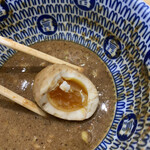 松戸富田麺桜 - 味玉の断面