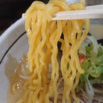 らーめん はる屋 - 森住製麺の中太縮れ麺