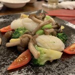 横須賀中華 コミネ - 松笠イカと旬菜の炒め 柚子胡椒で
