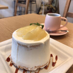 Add sugar - ＊シフォンケーキ／洋梨　700円(税込)
                        ＊コーヒー　300円(税込)セット価格