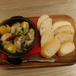 Osteria CASA MIA - 広島県産能美島産カキのアヒージョ