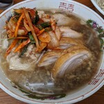 ラーメン二郎 - つけ汁。ひさしぶりで舞い上がってて気づかなかったけど、ニンニク入ってなくない？