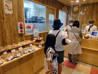 Yakitate Koubou Michi Pan - 店内