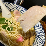 さくら木 - 鶏塩らー麺＠800円(税込)+ 角切りチャーシュー(サービス)