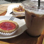 赤れんがcafe - イチゴタルトとアイスコーヒー