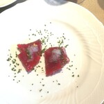 La Brianza - 長崎県産本マグロカルパッチョ甘めのワインや昆布だしなどのソースでマリネ柚子の泡　フレンチマスタード、タプナード添え。いわゆる漬けマグロのようなねっとり感も感じられる、色々な添え物で違いもおいしい。