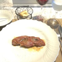 La Brianza - サカエヤ岩手県中洞牧場仔牛のサルティンボッカセージと生ハムとチーズ、バターソース。