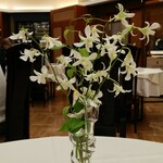 松阪牛 よし田 - テーブルの花