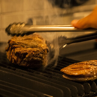 咬上塊肉!黑安格斯牛的帶骨肋排