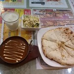 パキスタン・アラビアン・インド料理 デラ - チキンキーマチーズナンセット