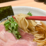 RAMEN 火影 - 「鶏だし醤油らぁ麺（大盛）」の麺