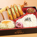 Nagoya Meibutsu Misokatsu Yabaton - 盛り合わせ弁当