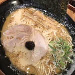 壱角家 - 黒博多ラーメン