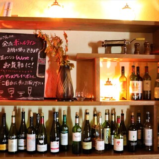 We have a wide variety of bottled wines available! From 2900 yen