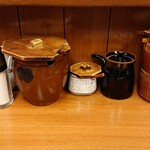 丸五 - カウンターの調度