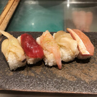 鮨 逸喜優 - 蛤、赤身、甘海老、平目、鰤