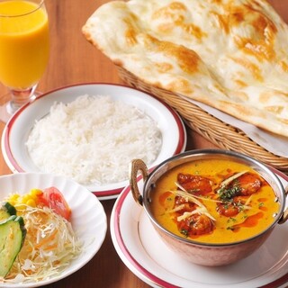 At lunchtime, we have a variety of satisfying sets ♪ takeaway is also popular!