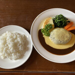 キッチン瓦 - チーズハンバーグ1150円とライス300円