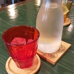 カフェダイニング ドングリ - 冷やタンとデカンタ！暑い日の御馳走！
